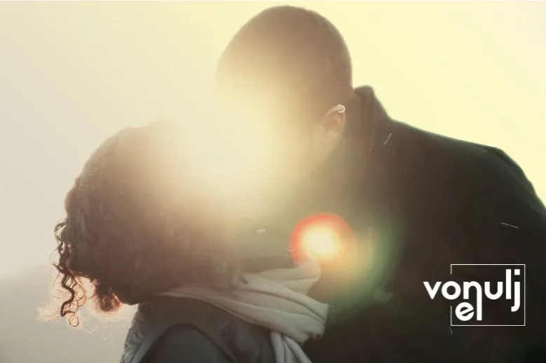 Valentin-nap-aj&aacute;nd&eacute;k&ouml;tlet-vonuljel-szexshop