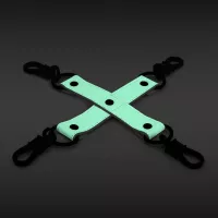 NS NOVELTIES rögzítő Glo Bondage Hogtie Green - fekete-fehér színben, sötétben zölden világító, 4 rögzítési ponttal
