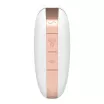 SATISFYER léghullámos csiklóizgató Love Triangle White - vibrációs funkcióval, fehér színben, vízálló, akkumulátoros, ingyenes applikációval