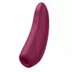 SATISFYER léghullámos csiklóizgató Curvy 1+ Rose Red - rezgő funkcióval, bordó színben, vízálló, akkumulátoros, ingyenes applikációval