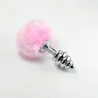 LOVETOY fenékdugó Spiral Pompon Metal Plug Pink - ezüst színben, rózsaszín pomponnal, spirális felszínnel, vízálló, fém (7 cm)