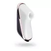 SATISFYER léghullámos csiklóizgató Pro Traveler - fekete-fehér-arany színben, vízálló, akkumulátorral