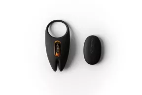 SVAKOM péniszgyűrű Winni 2 - fekete színben, vibrációs funkcióval, csiklóizgatós, okos, ingyenes applikációval, vízálló, akkumulátoros, távirányítóval
