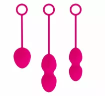 SVAKOM gésagolyó  Nova Ball Plum Red - piros színben, 3 különböző méretű golyópár, vízálló